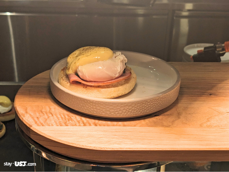 センタラグランドホテル大阪のレストラン・朝食ビュッフェのエッグベネディクト