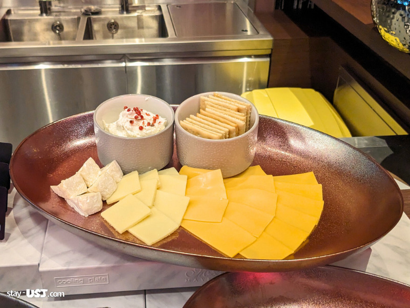 センタラグランドホテル大阪のレストラン・朝食ビュッフェのチーズ盛り合わせ